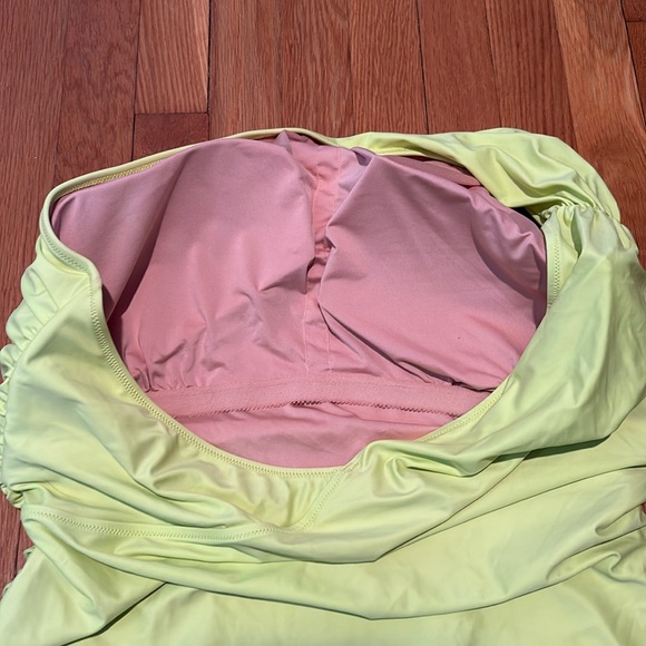 Great condition Reimagined by J Crew ruched one shoulder one piece bathing suit - Picture 3 of 13